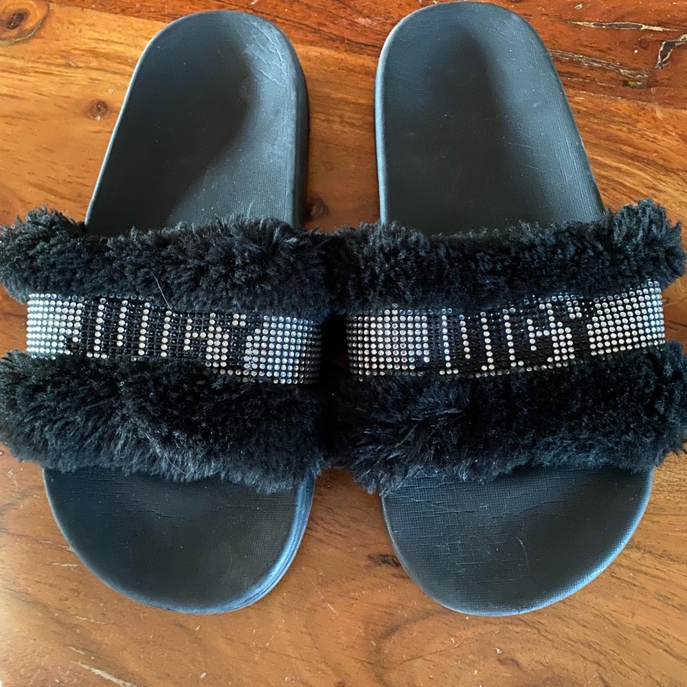 Juicy couture,‎ black, fuzzy sandals, size 7 women’s